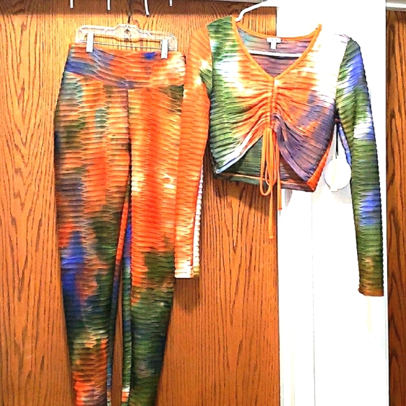 Fit In Other - Crop Top 2-Piece Set